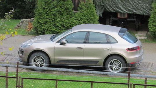 Ksiądz sprawił sobie porsche, teraz je sprzedaje