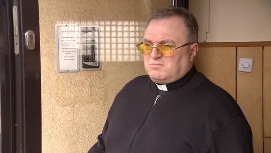 Ksiądz w trakcie kazania nazwał Roberta Biedronia "pedałem". Wierni wychodzili z kościoła