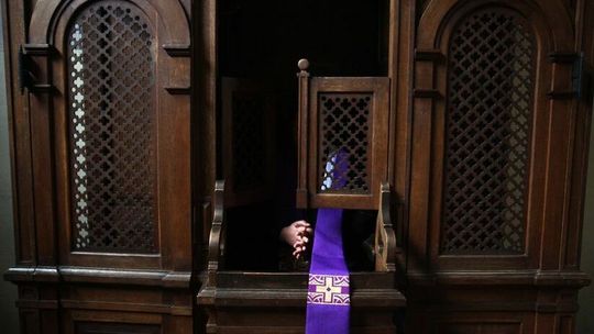 Ksiądz z lubelskiego zgwałcił parafiankę. O jego losie zdecyduje Watykan 