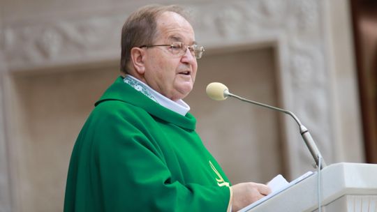 "Ksiądz zgrzeszył? No zgrzeszył. A kto nie ma pokus?" Komentarze po skandalicznych słowach ojca Rydzyka