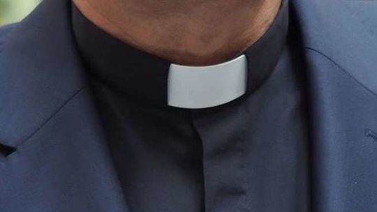 Ksiądz zmarł, 17-latka popełniła samobójstwo. Rodzice: "Przez to ludzkie gadanie targnęła się na życie"