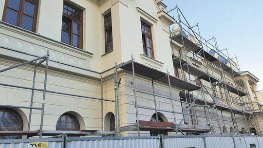 Książki się niecierpliwią, piwnica hamuje. Trzeba czekać na otwarcie Hrubieszowskiego Centrum Dziedzictwa