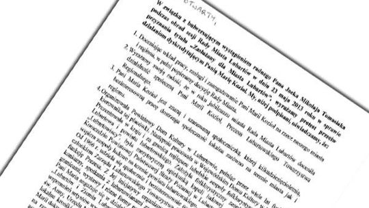 Księża bronią społeczniczki, a radny: ona wspierała władze PRL