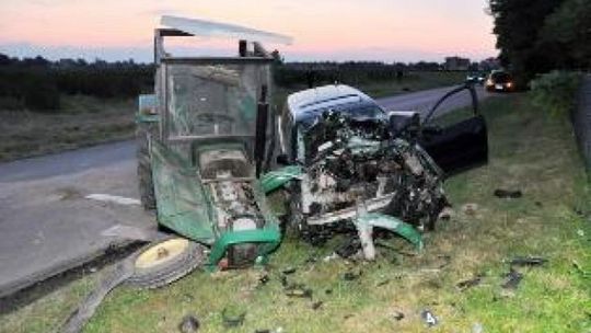 Księżomierz: Audi wpadło na ciągnik. Kierowca był pijany