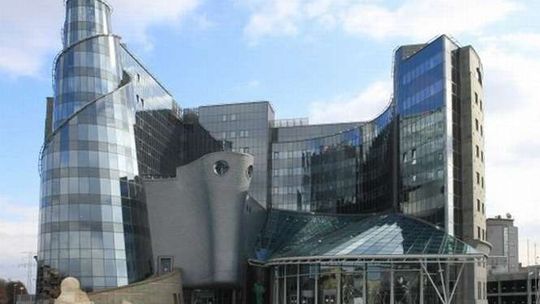 Kto bardziej szkodzi mediom publicznym?