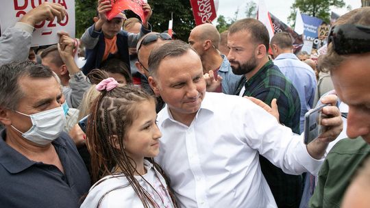 Kto budzi największe zaufanie, ale i nieufność Polaków? Na czele rankingów Duda i Korwin-Mikke