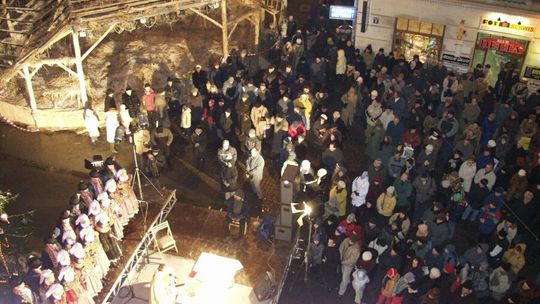 Kto podpalił szopkę?