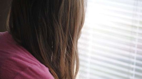 Kto zaczepia dzieci koło szkoły? Uczeń dostał w brzuch. Napastnika szuka policja