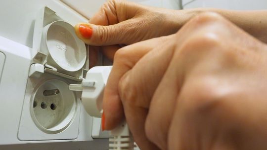 Kto zapłaci więcej za prąd? Rząd ma oddać pieniądze, ale trzeba będzie złożyć wniosek