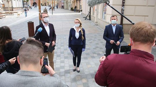 Kto zapłaci za wybory, których nie było. Koalicja Obywatelska chce odwołania ministra Sasina