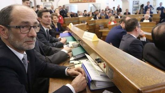 Którzy przewodniczący zarządów rad dzielnic bywają na sesjach Rady Miasta