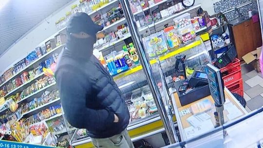 Ktoś obrobił dwa wiejskie sklepiki. Wójt apeluje o pomoc w ujęciu sprawcy