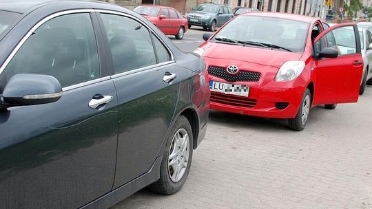 \"Ktoś od dawna niszczył samochody na ul. Świętoduskiej\"