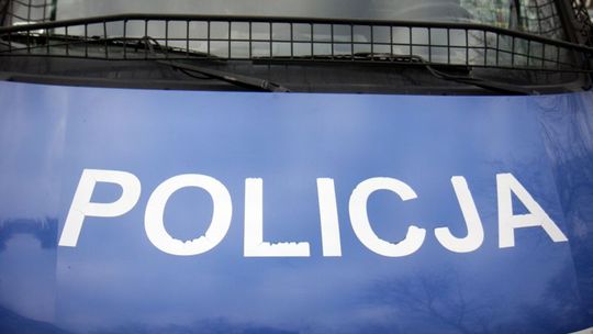 Ktoś położył latarnię na ulicy i doszło do wypadku. Kierowca w ciężkim stanie