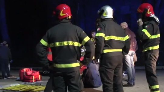 Ktoś rozpylił w klubie drażniącą substancję. Ludzie w panice zaczęli się tratować