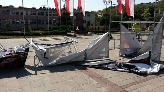 Ktoś zniszczył antyaborcyjną wystawę w Świdniku. Policjanci szukają wandali