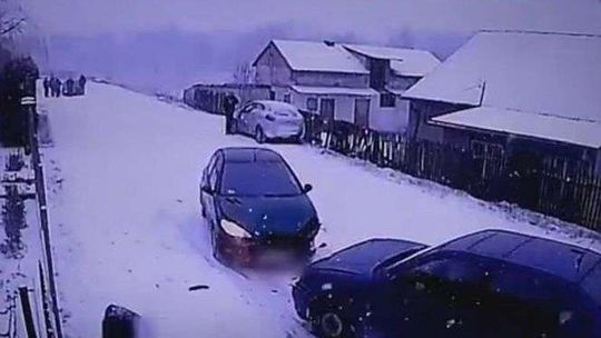 Ku przestrodze. Zobacz moment zderzenia się sześciu samochodów koło Lublina