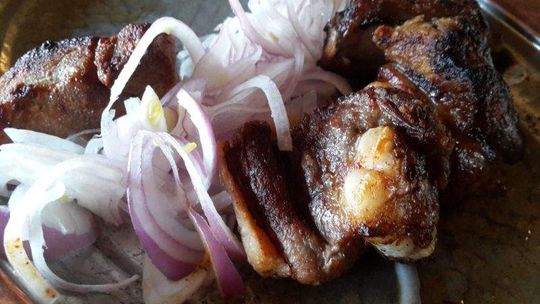 Kuchnia gruzińska. Jak zrobić chaczapuri i szaszłyki z sosem?