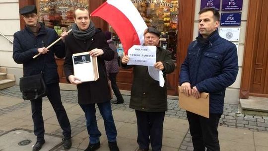 Kukizowcy w Lublinie o zamachu na demokrację