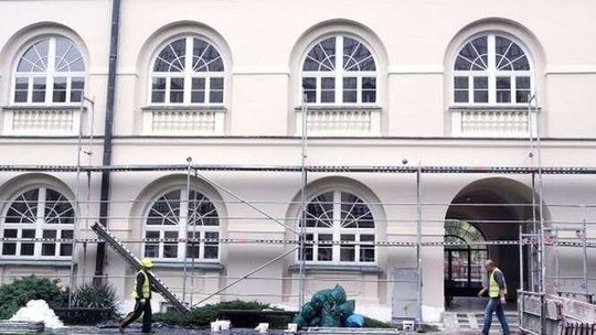 KUL: Na dachu parkingu będzie dziedziniec dla studentów. Uczelnia z nową elewacją
