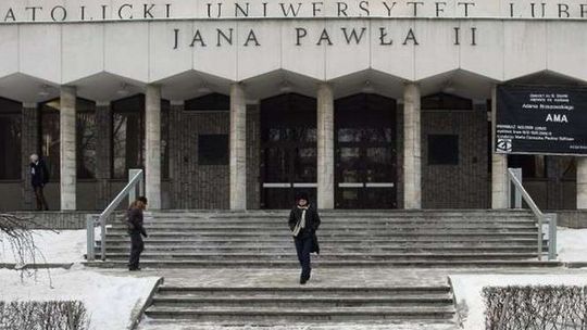 KUL: Walcz o stypendium
