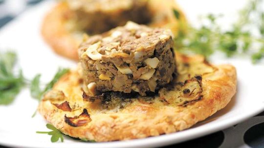 Kulinarna Mapa Lubelszczyzny: Jak przygotować „żydowski kawior”, hołojec i zawijas nasutowski [PRZEPISY]