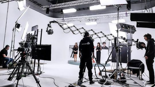 Studio filmowe w Warszawie podczas pracy nad teledyskiem