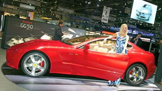 Kumulacja w Lotto: Co kupić za szóstkę? Ferrari czy Pandę