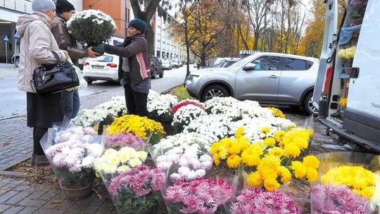 Kupcy będą się ścigać o miejsca obok cmentarza przy ul. Lipowej. A za rok ich nie będzie