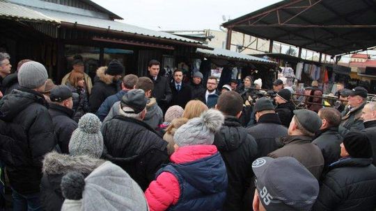 Kupcy boją się o miejsca pracy. Prezydent: "Nie likwidujemy bazaru. Chcemy pomóc"