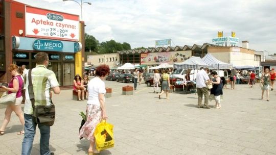 Kupcy nie chcą się wynieść spod hali Nova