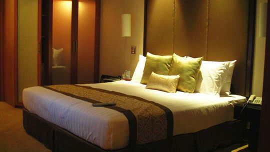 Kupił łóżko. Od 3 miesięcy śpi na podłodze