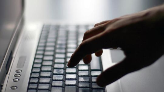 Kupiła przez Internet tabletki odchudzające. Dostała pociętą tekturę