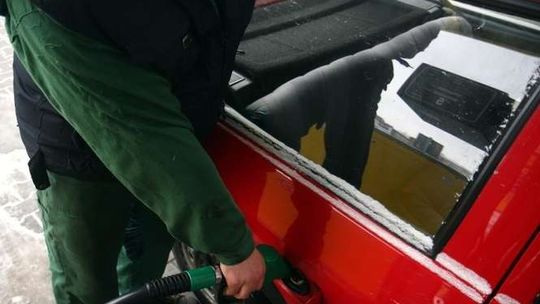 Kupował stacje paliw, ale płacił mniej niż obiecywał. Mechanizm oszustwa bardzo prosty
