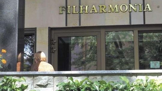 Kuriozalna sytuacja w filharmonii. Zwolniony dyrektor twierdzi, że wciąż pracuje