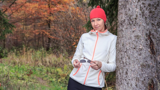 Kurtka trekkingowa damska – na co zwrócić uwagę przy wyborze?