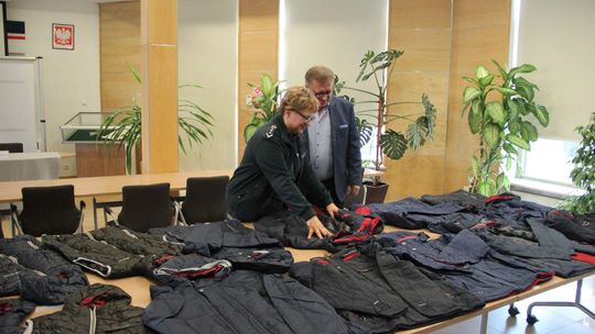 Kurtki z przemytu trafią do podopiecznych ośrodków pomocy społecznej