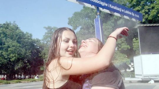 Kurtyna wodna na pl. Litewskim: Mały prysznic schłodzi wszystkich