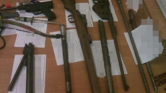 Kusza, zapalniki, pistolety. Po co 23-latkowi taki arsenał?