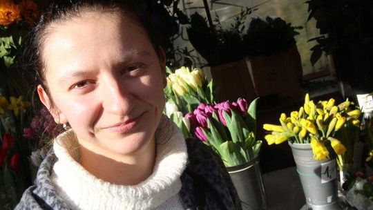 Kwiaciarka: Im bardziej zakochany, tym większy bukiet