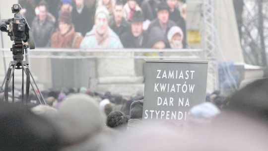 Kwiaciarze krytykują apel księży ws. pogrzebu abp. Życińskiego