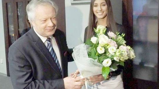 Kwiaty od rektora UMCS dla Miss Polski