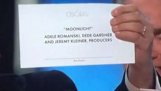 La La Land czy Moonlight? Wpadka stulecia podczas Oscarów 2017 (wideo)