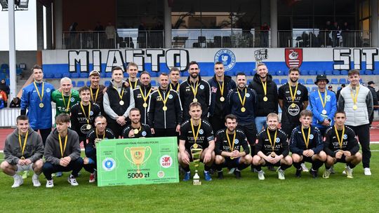 Łada 1945 Biłgoraj i Start Krasnystaw z pucharami