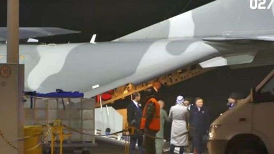 Lądowanie samolotu z prezydentem Dudą na lotnisku Świdniku (wideo)