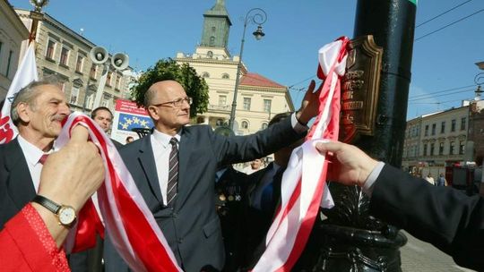 Lampa ku pamięci ofiar PRL będzie świecić całą dobę