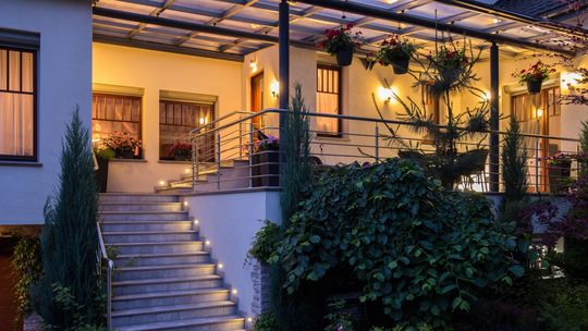 Lampy zewnętrzne - jak wybrać i gdzie rozmieścić?