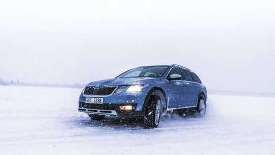Lapońskie harce Škodami 4x4. Nasz test [wideo]