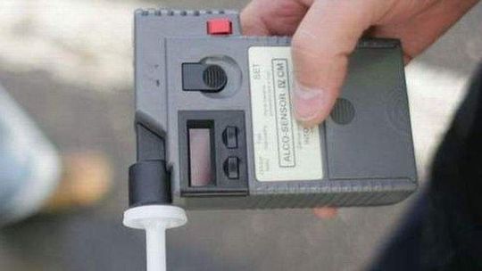 Łapówka, gwałtowne manewry i zasłabnięcie. Pijani kierowcy na drogach regionu