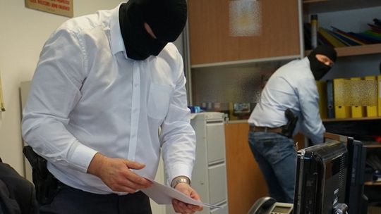 Łapówki za informacje. Przeszukania i zatrzymania na terenie woj. lubelskiego